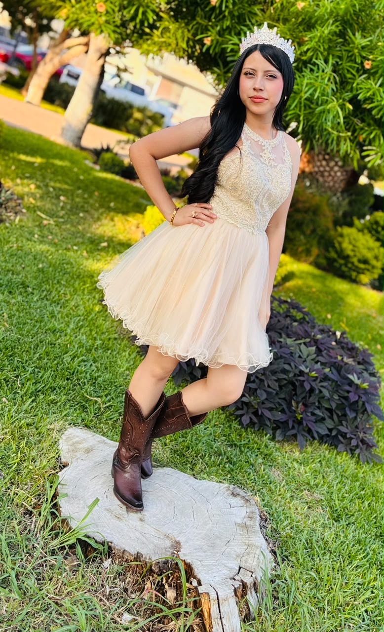 Angie Noemy sonriendo